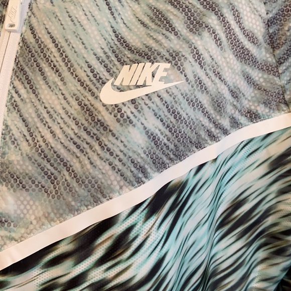 Ladies Large Nike NylonWindbreaker Jacket Ex Cond - Picture 4 of 16